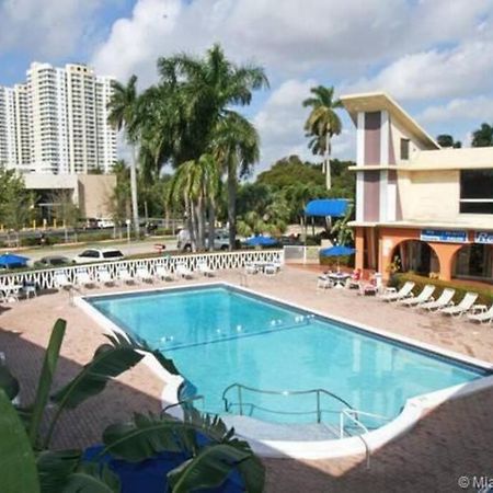 Cozy Affordable Studio Close To The Beach Daire Hallandale Beach Dış mekan fotoğraf