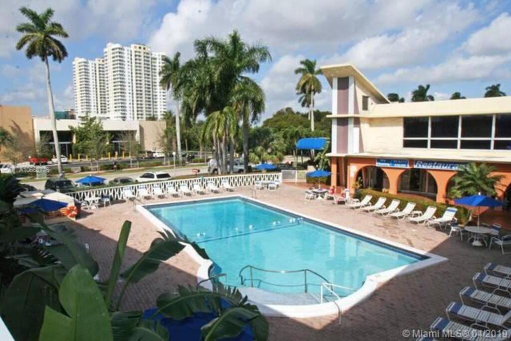 Cozy Affordable Studio Close To The Beach Daire Hallandale Beach Dış mekan fotoğraf